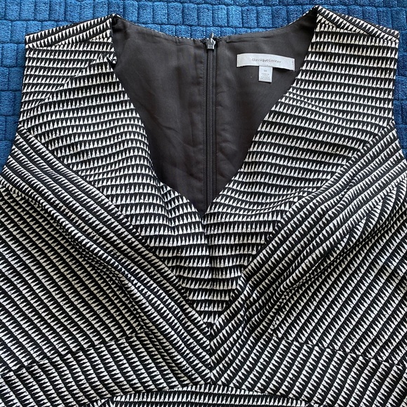 Classique Entier Fitted Sheath Dress - Picture 3 of 8